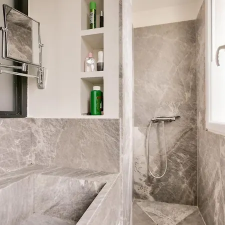Apartment Charming For 2 People In 10 Paris